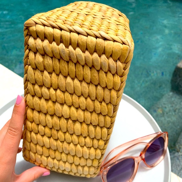 Vintage Woman’s Wicker Handbag - Picture 3 of 14